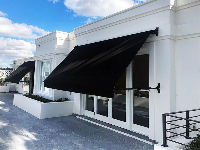 Retractable_awning_aalta_drop_arm_federation_style